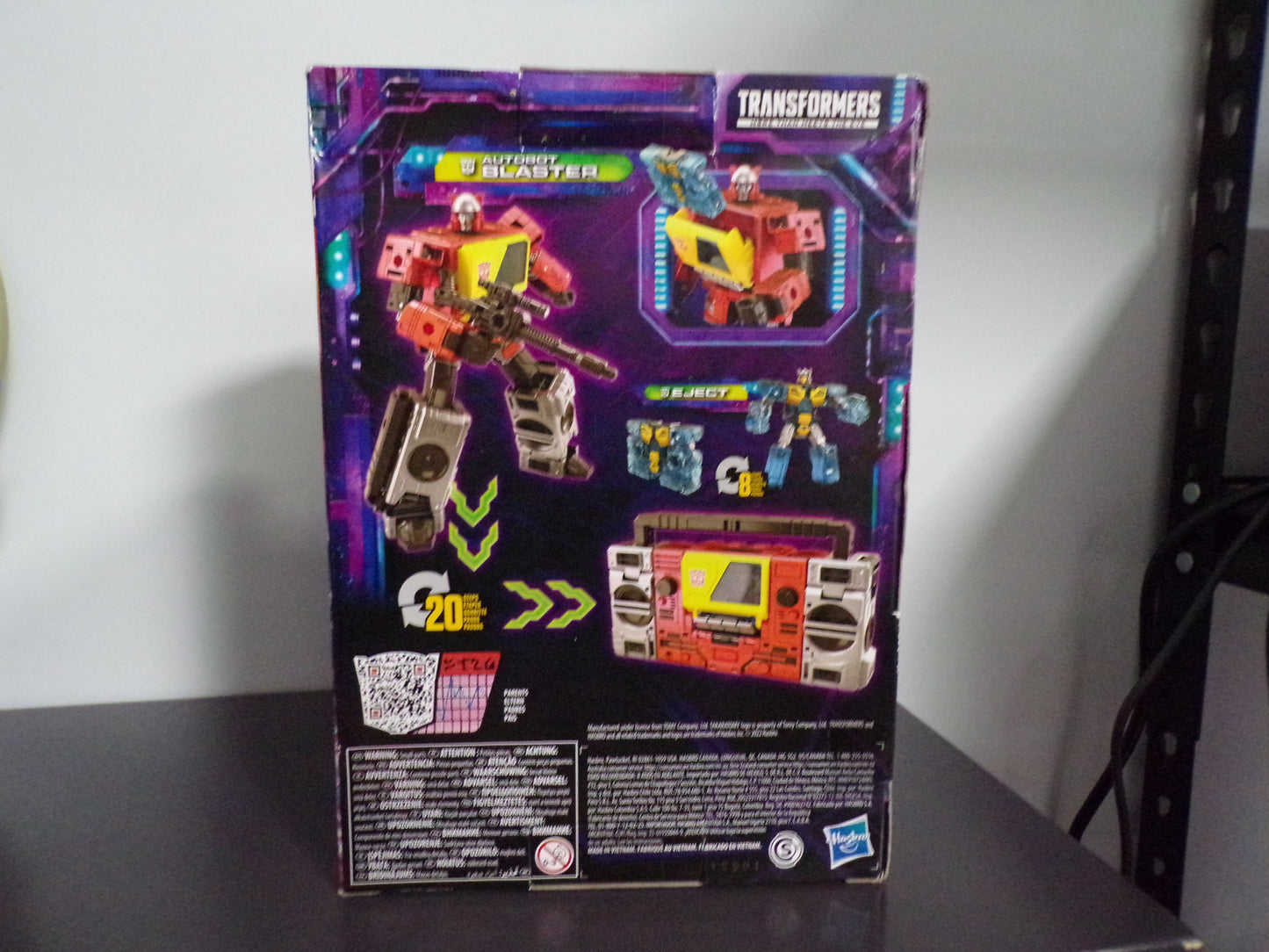 Hasbro Transformers Legacy - Autobot Blaster & Eject Action Figure