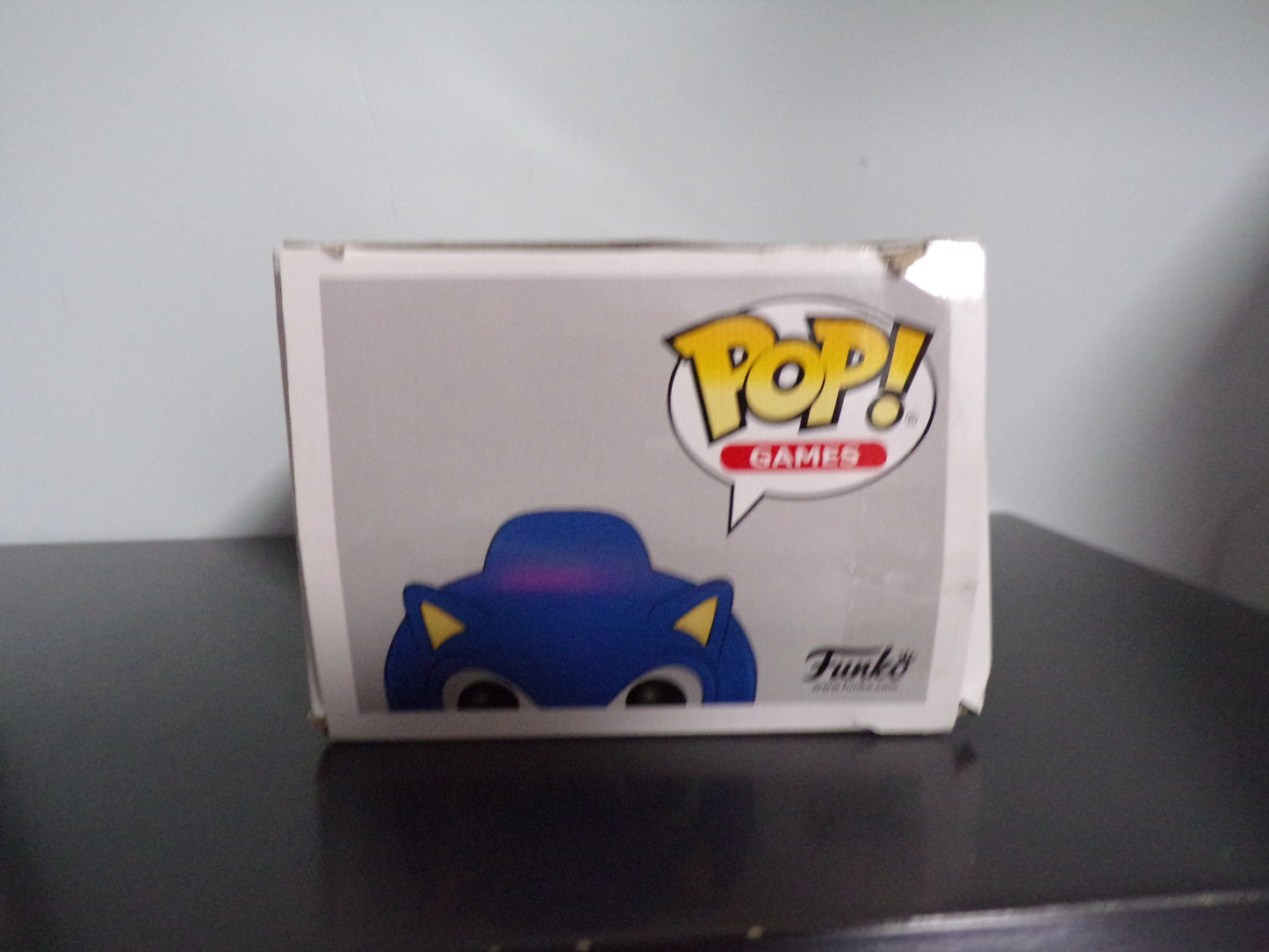Funko Pop! Sonic the Hedgehog - Sonic with Emerald #284