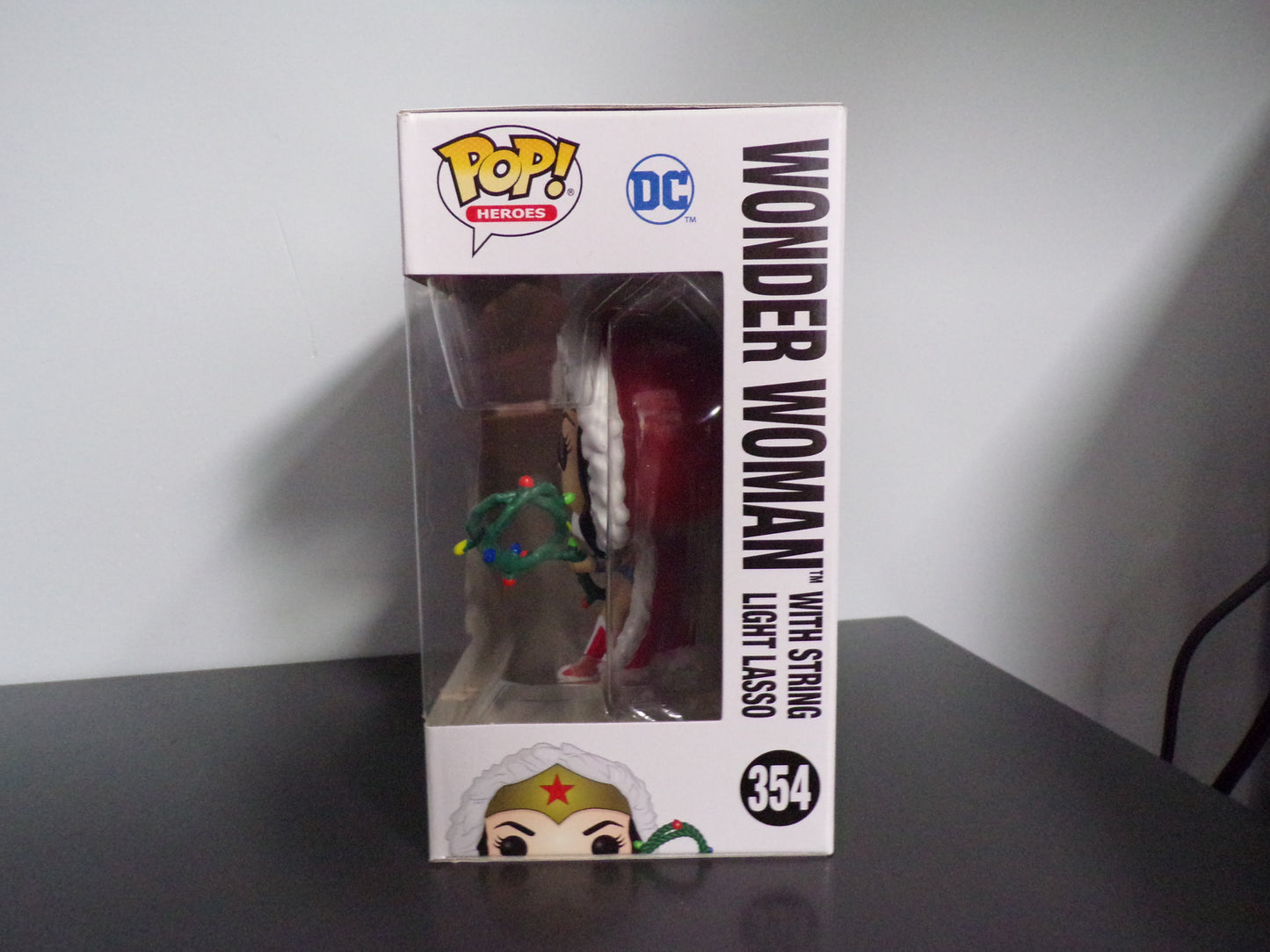 Funko Pop! DC Super Heroes - Wonder Woman with String Light Lasso #354
