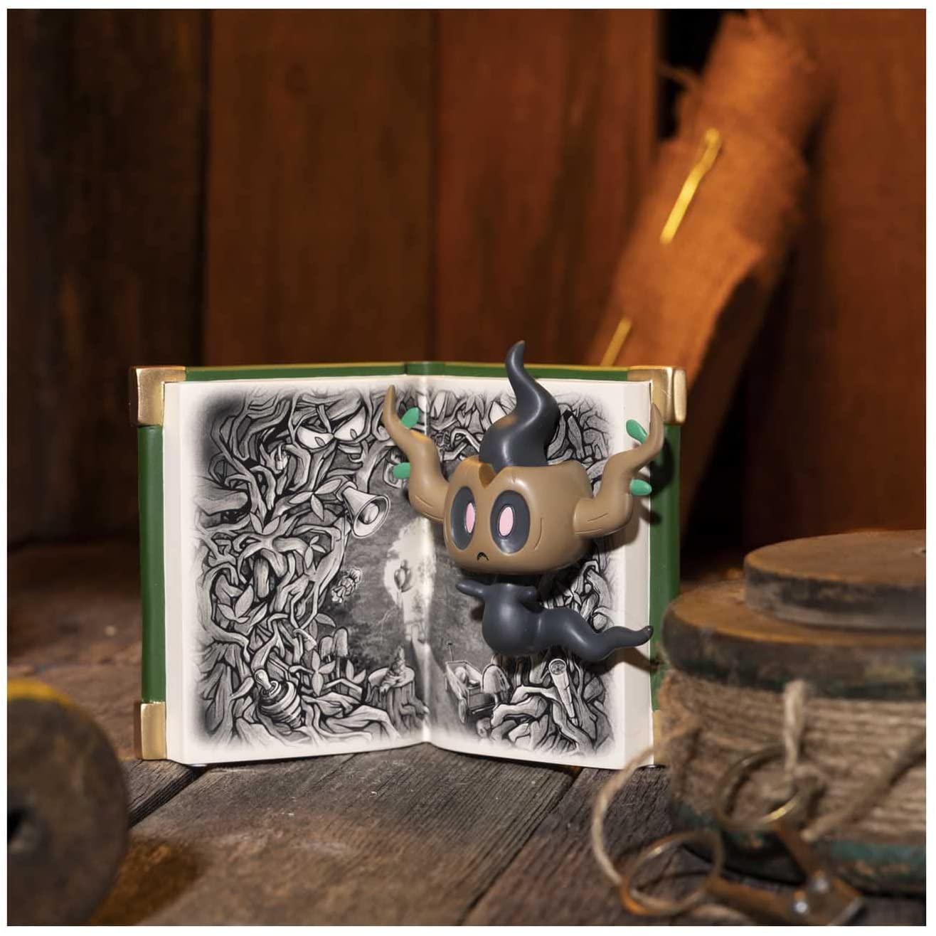 Pokemon Scary Stories Figure - Pokemon Center × Vic Lee - Story of Phantump