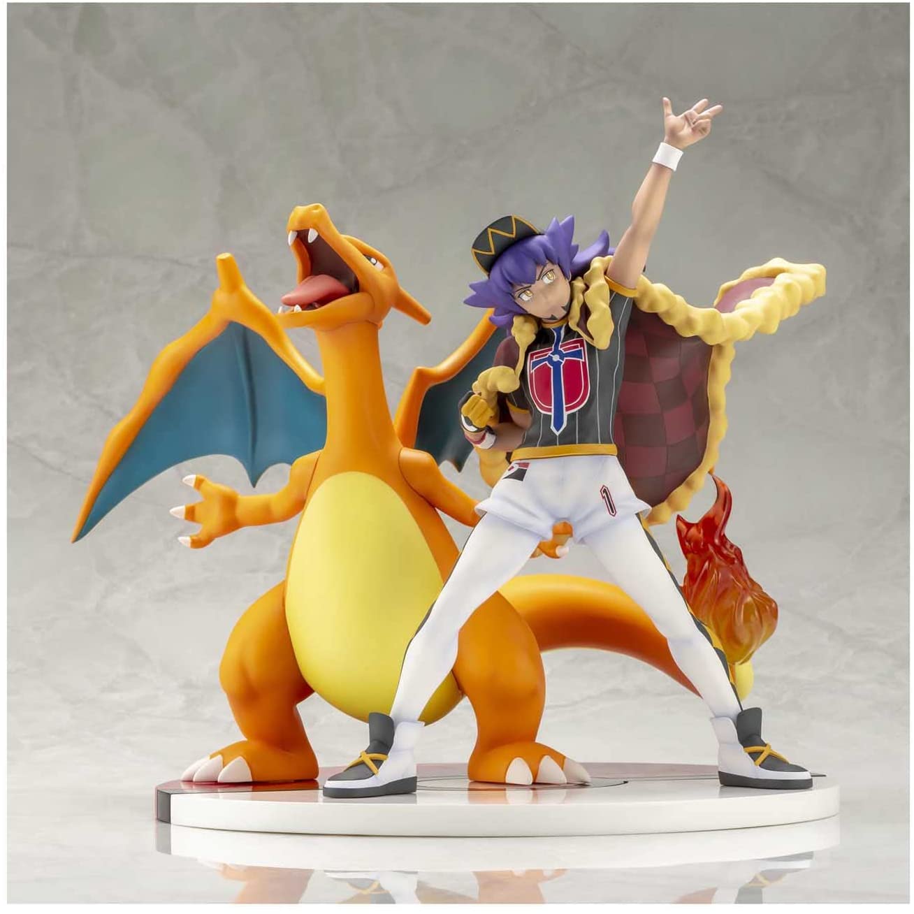 Kotobukiya Pokemon Statue - Leon & Charizard