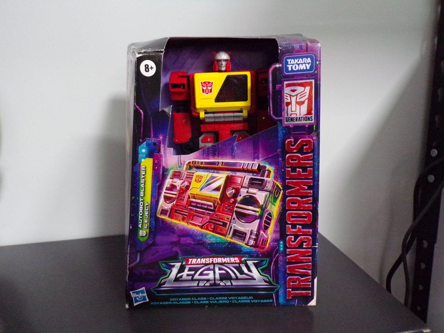 Hasbro Transformers Legacy - Autobot Blaster & Eject Action Figure