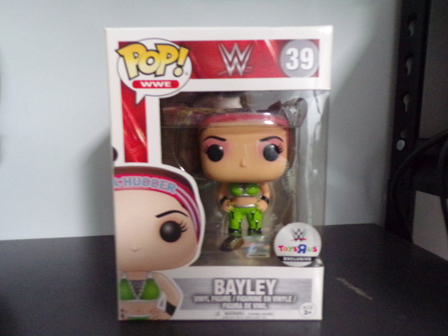 Funko Pop! WWE - Bayley ToysRUs #39 BOX WEAR